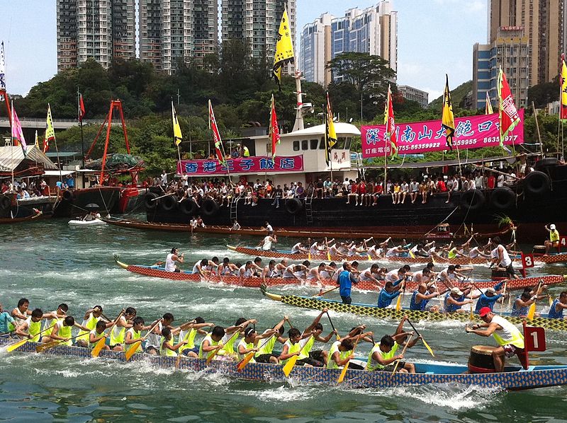 800px-Dragon_boat_racing_in_Hong_Kong.jpg