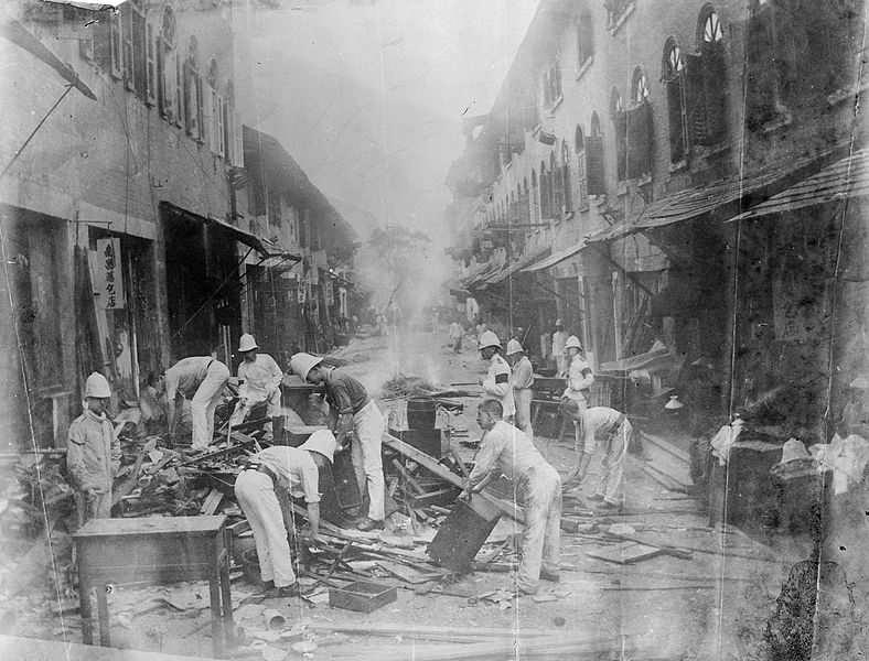 788px-Staffordshire_Regiment_cleaning_plague_houses,_Hong_Kong._Wellcome_L0022366.jpg