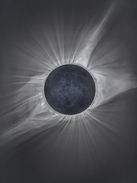 450px-Total_Solar_Eclipse_8-21-17.jpg