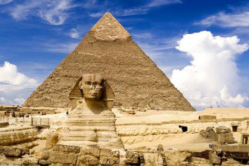 秦始皇陵与埃及金字塔哪个建造难度更大?
